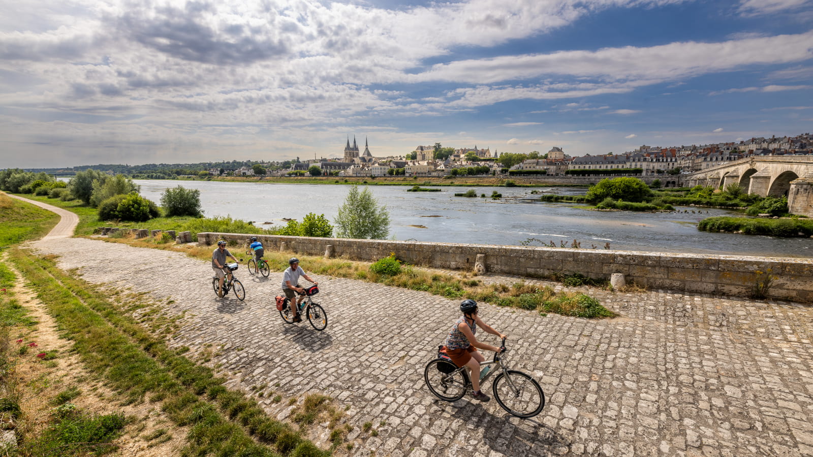 Balade à vélo à Blois sur les bords de Loire ©David Darrault